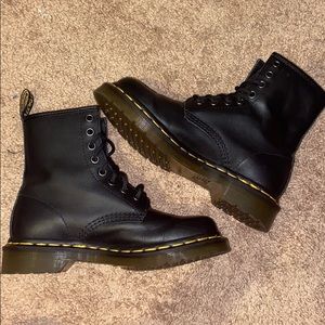 BLACK DOC MARTENS